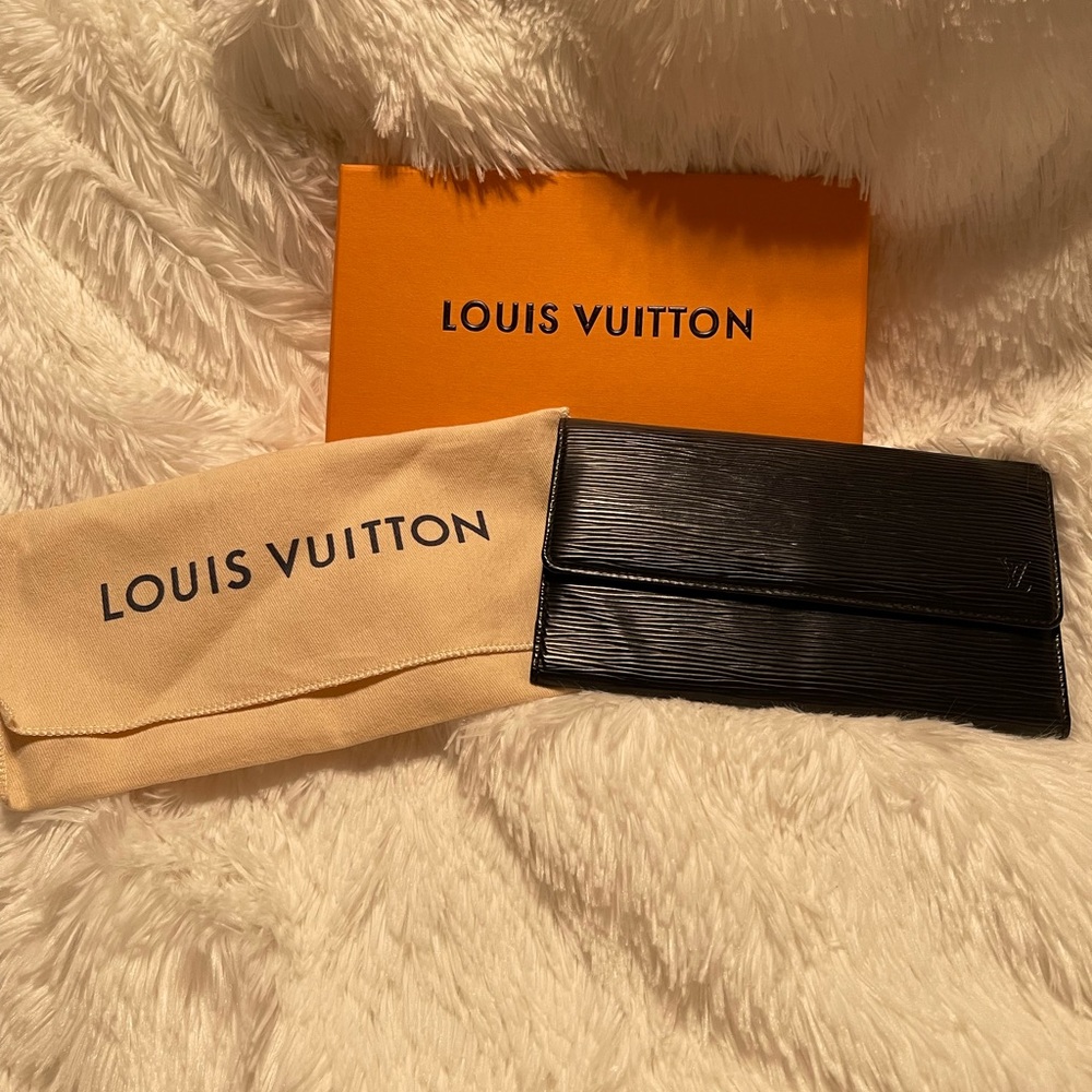 Louis Vuitton Black Epi Trifold Leather Wallet